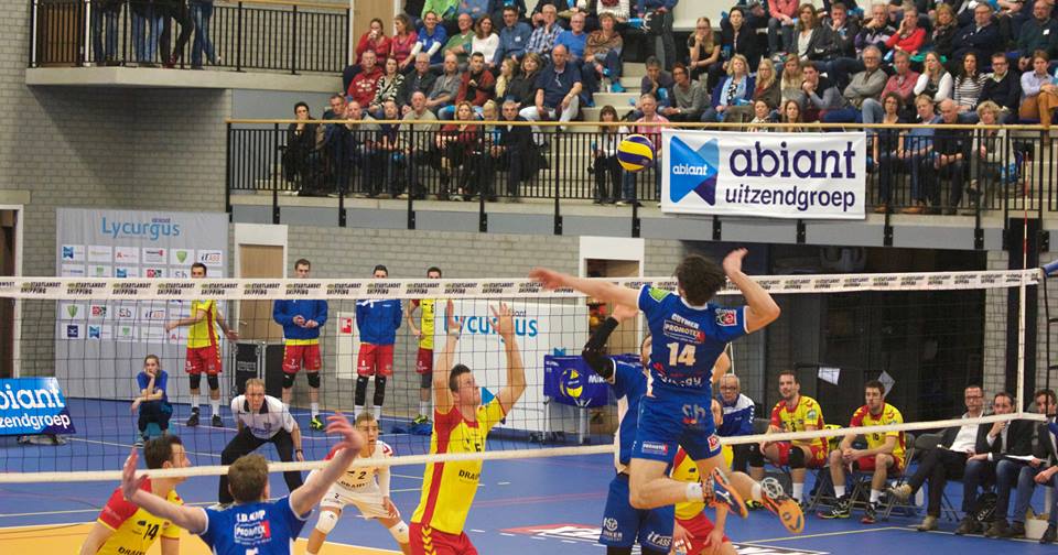 ZeroPointNL's tweet image. Mooie aanvallende acties in de 1e playoff wedstrijd van @lycurgus_volley. Gefeliciteerd met de winst! #volleybal