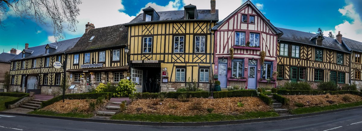 lovenormandie's tweet photo. #LeBecHellouin ce matin - Via https://t.co/fhf2zjNZMC - #Panorama https://t.co/hv4J9mABem