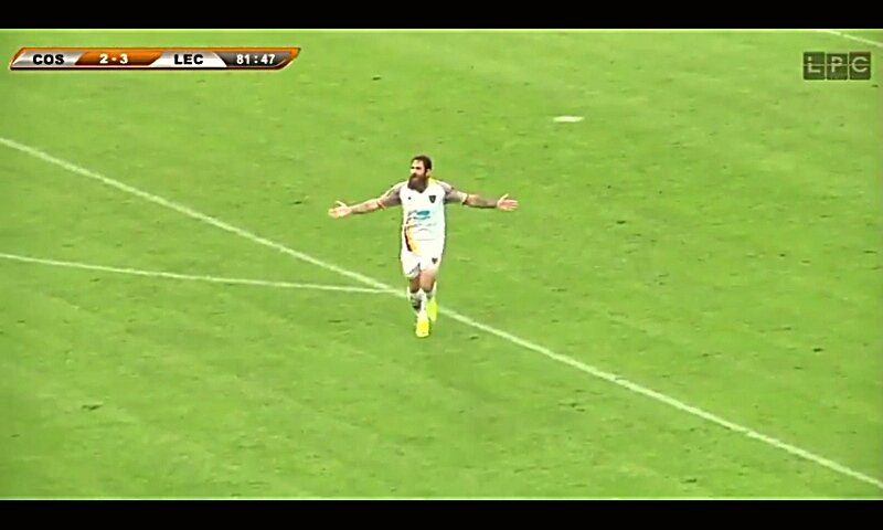 anthonypad's tweet photo. @Moscagol ma non avevano detto che eri cotto e finito? avanti così! @SoloLecceIT #avantilecce #uslecce #foredecapu https://t.co/hVq2AZSpKZ