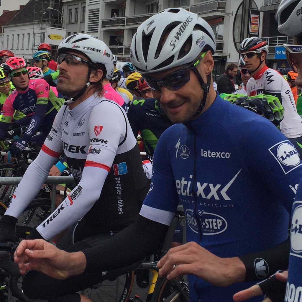 d_devooght's tweet photo. Toppers @f_cancellara en @tomboonen1 naast elkaar bij de start van @GentWevelgem in @StadDeinze #GWE #deinze https://t.co/Hfsc4Qet3Y