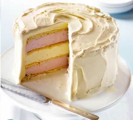 mchristov1's tweet photo. White chocolate &amp; strawberry ice-cream cake
https://t.co/SyLw7jjFCJ https://t.co/G3HOgoU4kw