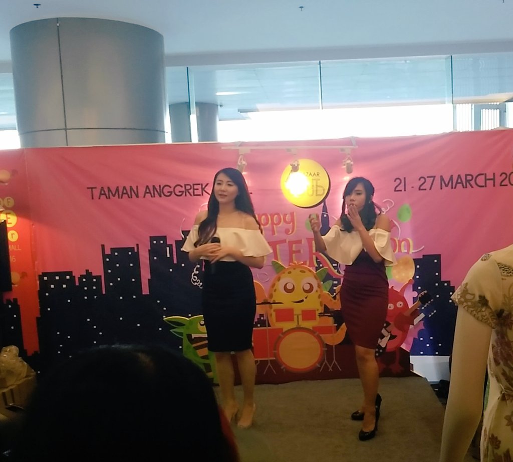 DEFenderIndo's tweet photo. SHARE PICT @xxRynisme @Cherly7uno At Mall Taman Anggrek https://t.co/yzVusLevO9