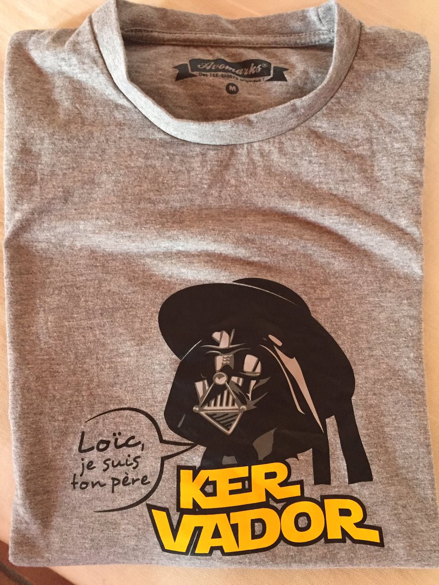 PierroLeBibou's tweet photo. J'crois que mon père il a toujours pas compris que j'avais pas les mêmes goûts que lui niveau t-shirt #NewPyjama https://t.co/QF2ocYXbbz