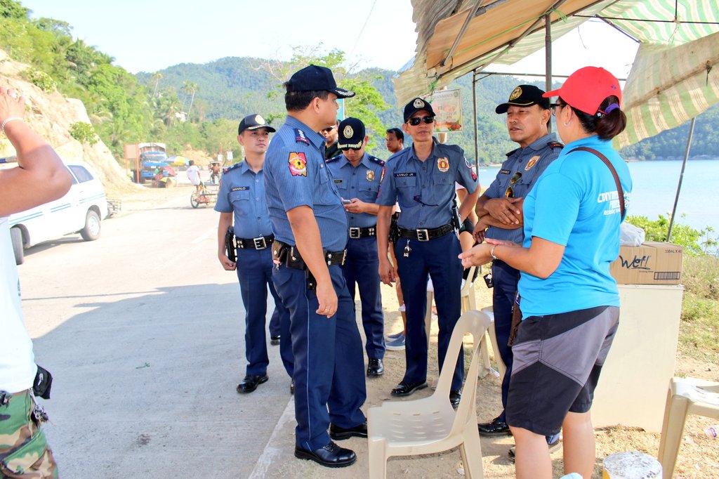 MarinduquePCR's tweet photo. Pd Abella monitors the safety&amp;security of motorist #lakbayalalay #HolyWeek @pnpdpcr @rpio_mimaropa @PRO4B_MIMAROPA https://t.co/MLtqTiMxUx