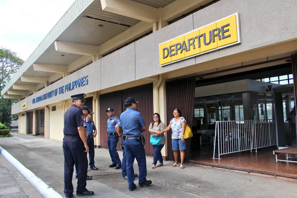 MarinduquePCR's tweet photo. Pd Abella monitors the safety&amp;security of passengers #lakbayalalay #HolyWeek @pnpdpcr @rpio_mimaropa @PRO4B_MIMAROPA https://t.co/5QniJE3JcX