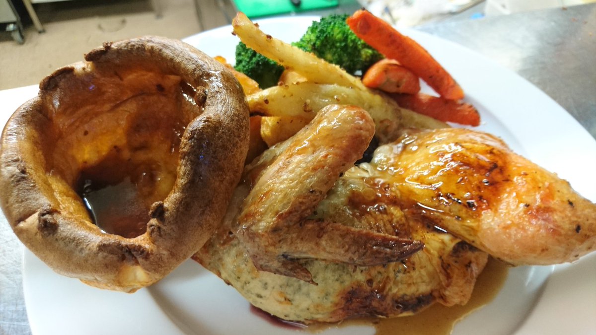 TheOakTree_Sev's tweet photo. 1/2 garlic buttered chicken #Eastersunday #roast at its best @FaucetInn https://t.co/x734jRIzTl