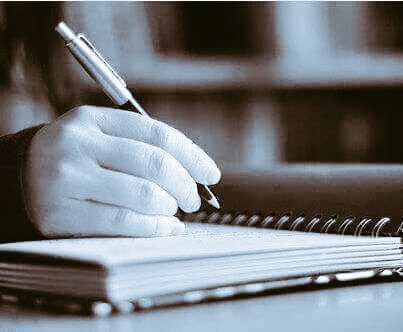 ليس من المفترض دائما قلب الصفحه 📖
في بعض الاحيان يجب تغيير الكتاب 📚👥👫