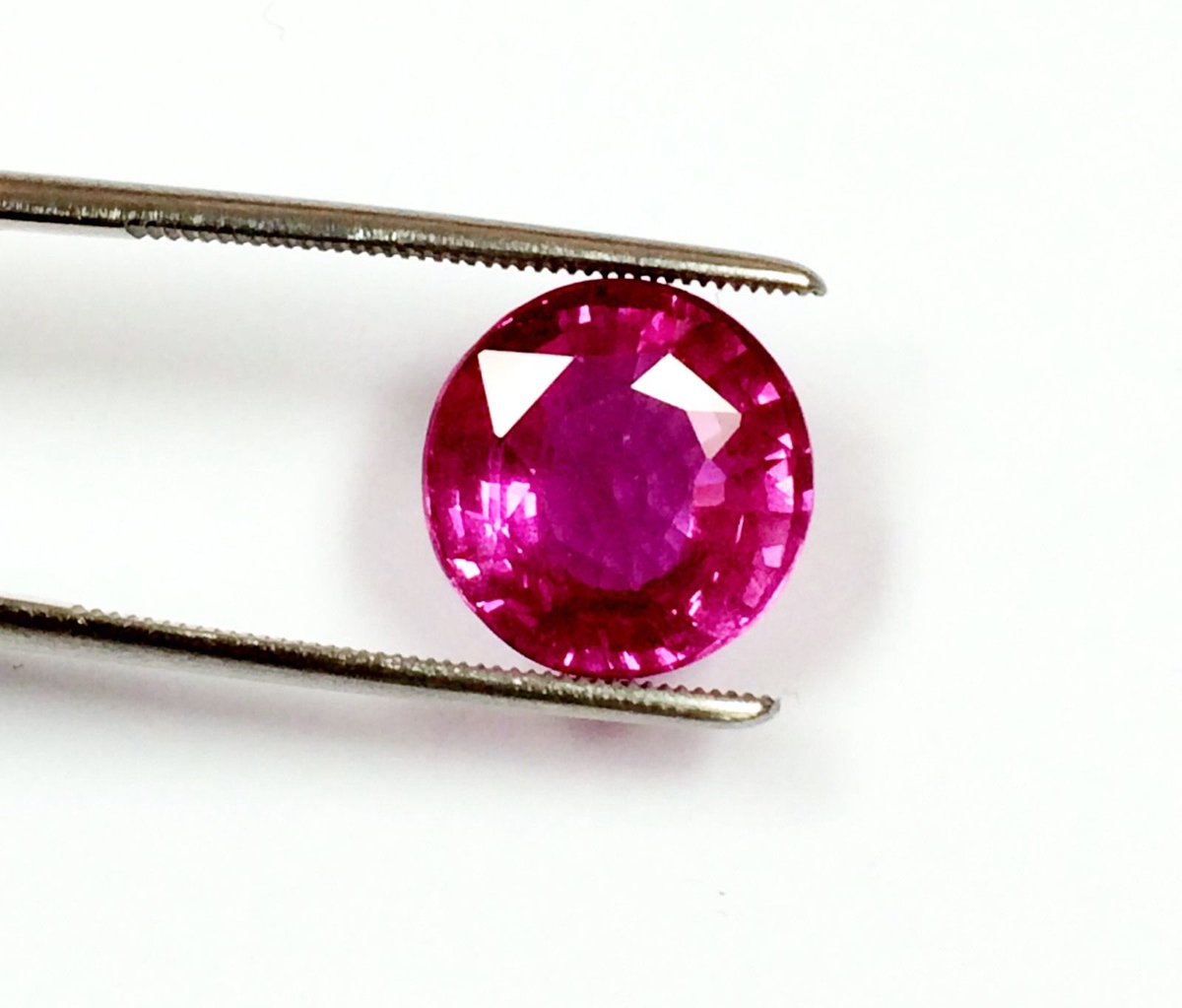 LiveDiamonds's tweet photo. GEM Rare 7.52 Carat Round Hot Pink Sapphire Natural Certified AGL
Regular price $ 89,999 Sale price $ 45,000 https://t.co/2KDDe3LEHp