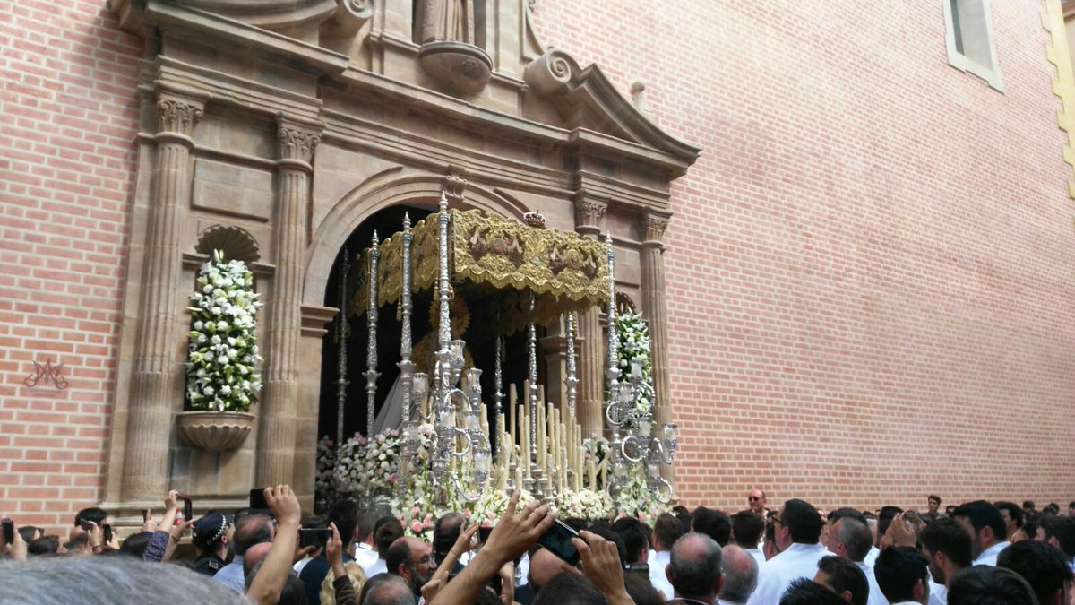 CofradesDMalaga's tweet photo. Con estas imágenes del encierro de la Reina de los Cielos damos por finalizada esta Semana Santa 2016 #MLGCofrades https://t.co/xBitSZ2FaF