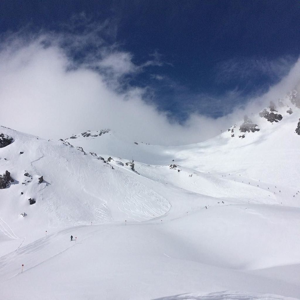 ranniptace's tweet photo. Mraky #clouds #snow #snih #austria #iglifecz #iphonography #iphone #ski #winter #winterlan… https://t.co/ND9DBS5xHL https://t.co/SfA8W2OaTZ