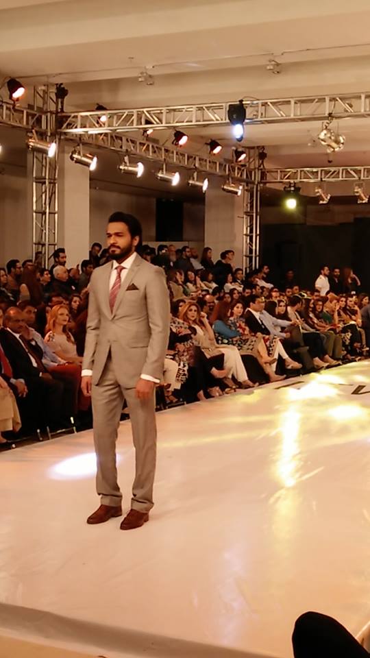 j_mesum's tweet photo. Day 1: #Islamabad #FashionWeek #RoyalTag Models on Ramp. #IFW2016 #royaltag #madetomakeit #pak #FashionPakistan https://t.co/V4bTSKG5yL