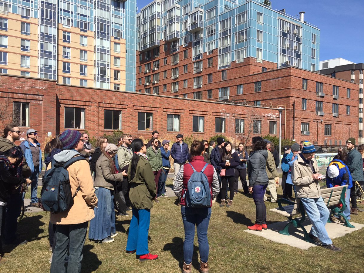 GreenLineTO's tweet image. Amazing last walk along the #GreenLineTO today talking lost rivers, pollinators &amp;amp; urban agriculture. Thx everyone!