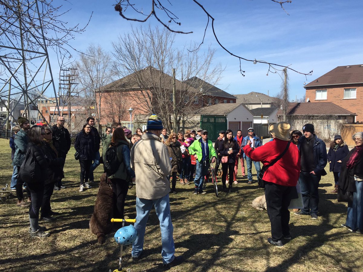 GreenLineTO's tweet image. Amazing last walk along the #GreenLineTO today talking lost rivers, pollinators &amp;amp; urban agriculture. Thx everyone!