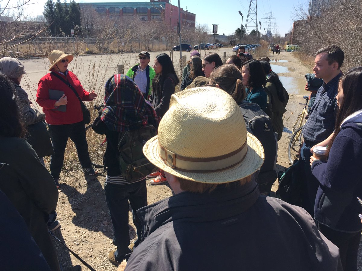 GreenLineTO's tweet image. Amazing last walk along the #GreenLineTO today talking lost rivers, pollinators &amp;amp; urban agriculture. Thx everyone!