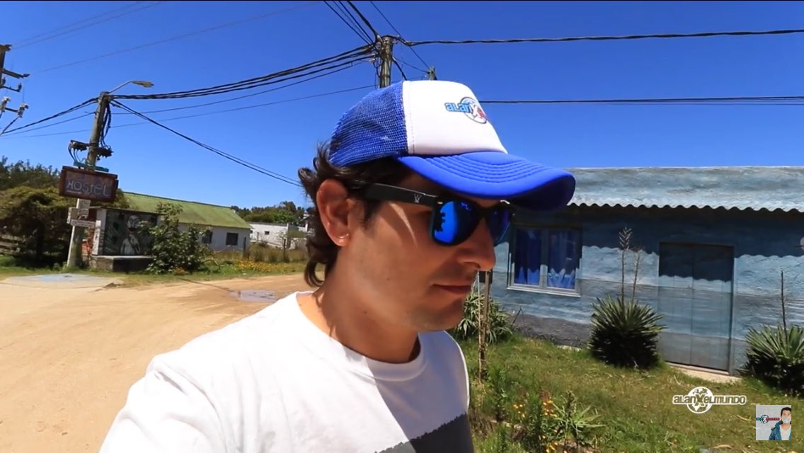 Bisbalinda's tweet photo. @alanxelmundo Tus chistes malos sumado a tus caras me hacen reír a carcajadas 😂😂😂😂😂😂😂 #AlCabo #SoyUnaSimple https://t.co/ZOvuClau1I