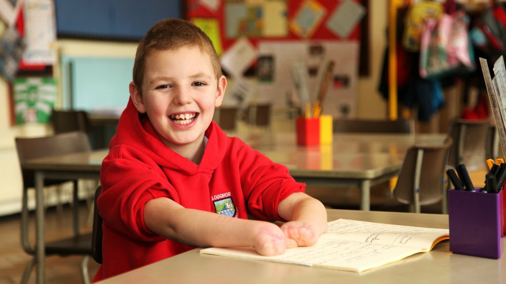 BBCWales's tweet photo. Meet Alan.
An ordinary boy on an extraordinary journey!

#TheBoyWithNoHands
💻 @BBCiPlayer » https://t.co/QLKpzLbZxm https://t.co/wJnEHgpE79