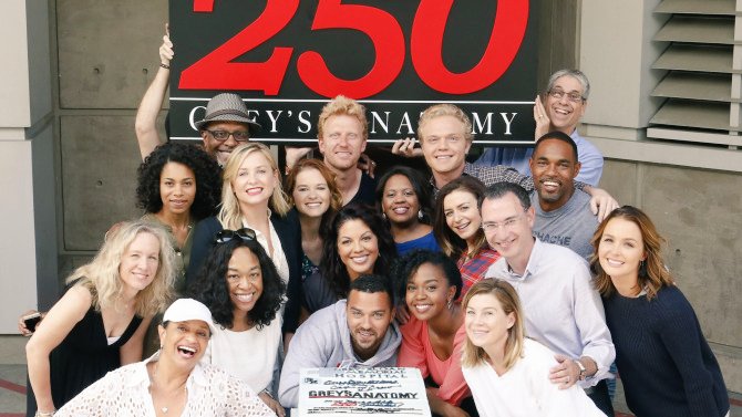 Who would you bring back of those who have left or died, if you could had the possibility? #11YearsOfGreys