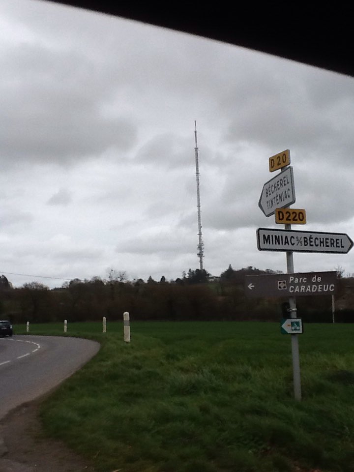 thony911's tweet photo. Le pylône TDF de #SaintPern #Bécherel (271 mètres de hauteur) ... Qui permet aux bretons de recevoir la Tv et Radio https://t.co/uj3MkZhh5J