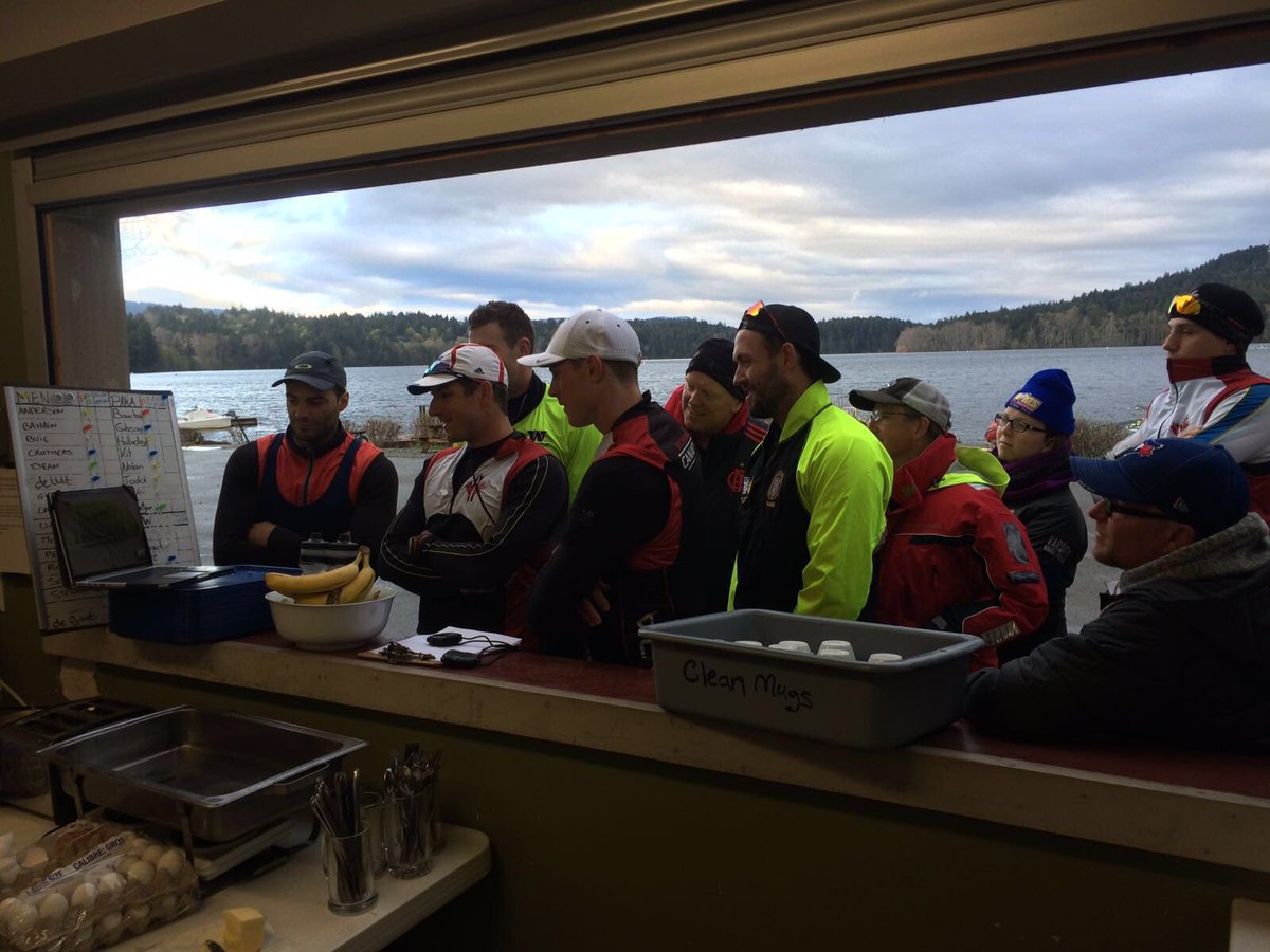 Zo kijken de Canadese roeiers mee op MacBook <a href="/KatieSteenman/">Katie Steenman</a> #roeien via Skype vanuit Maasdam