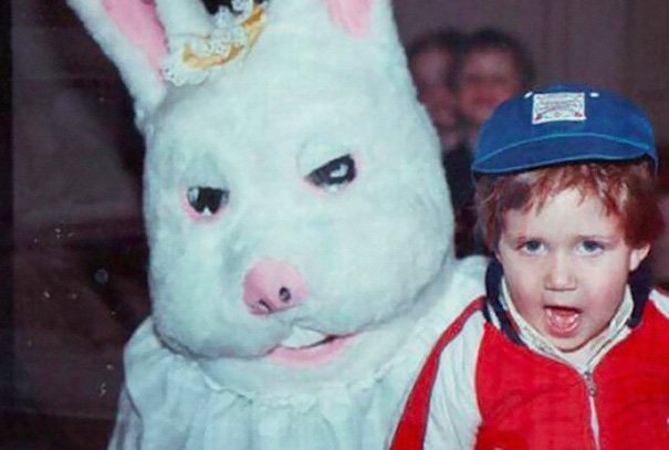 子ども恐怖のどん底 イースターバニー との記念写真 ウサギが邪悪すぎて笑える 画像まとめ Togetter 子ども恐怖のどん底 イースターバニー との記念写真 ウサギが邪悪すぎて笑える 画像まとめ Togetter