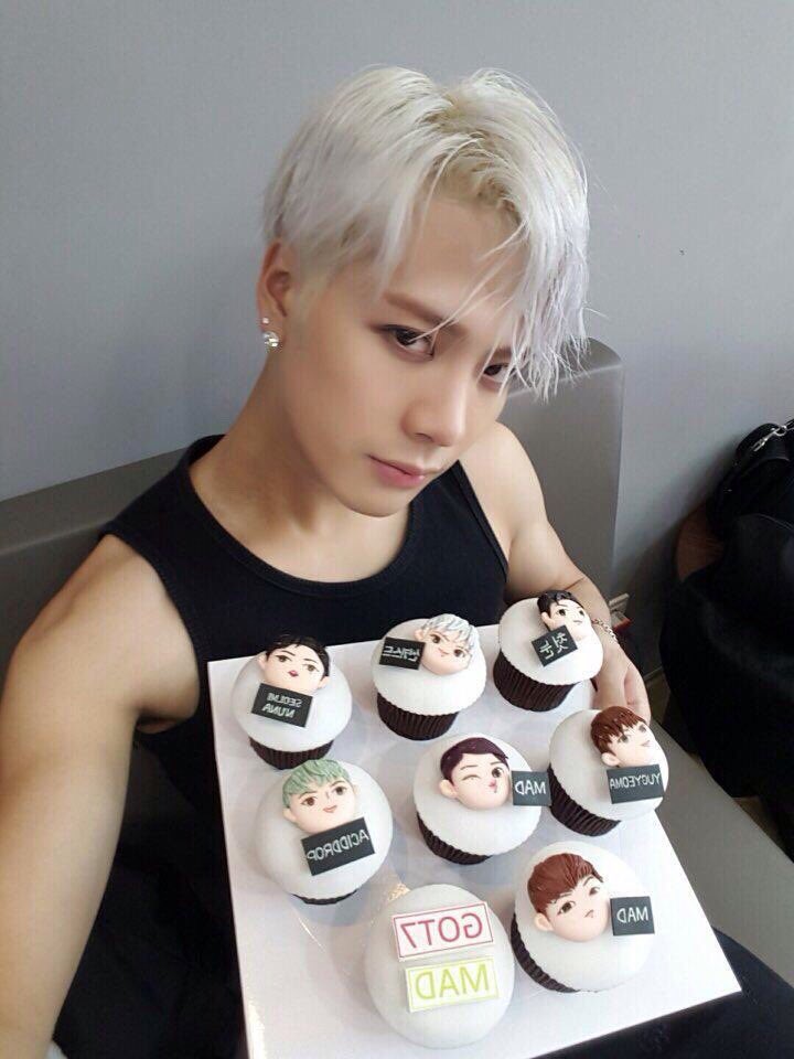 m2_abeh's tweet photo. ちょ、雑すぎて笑うわㅋㅋ
ほかのヤツでフォローしとこ 、、
じぇく おめっとな？？？🤘😭💗

#HappyJacksonDay 
#KINGJACKSONDAY 
#happyjacksonday https://t.co/Bqidk2r9I6