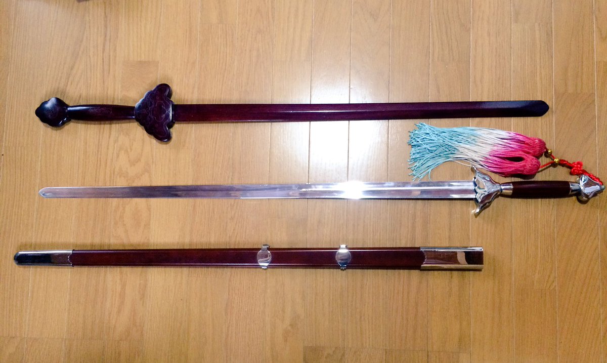 日本刀は片手で切れない の誤解が氷解する刀を振るう所作の動画がわかりやすい Togetter 日本刀は片手で切れない の誤解が氷解する刀を振るう所作の動画がわかりやすい Togetter