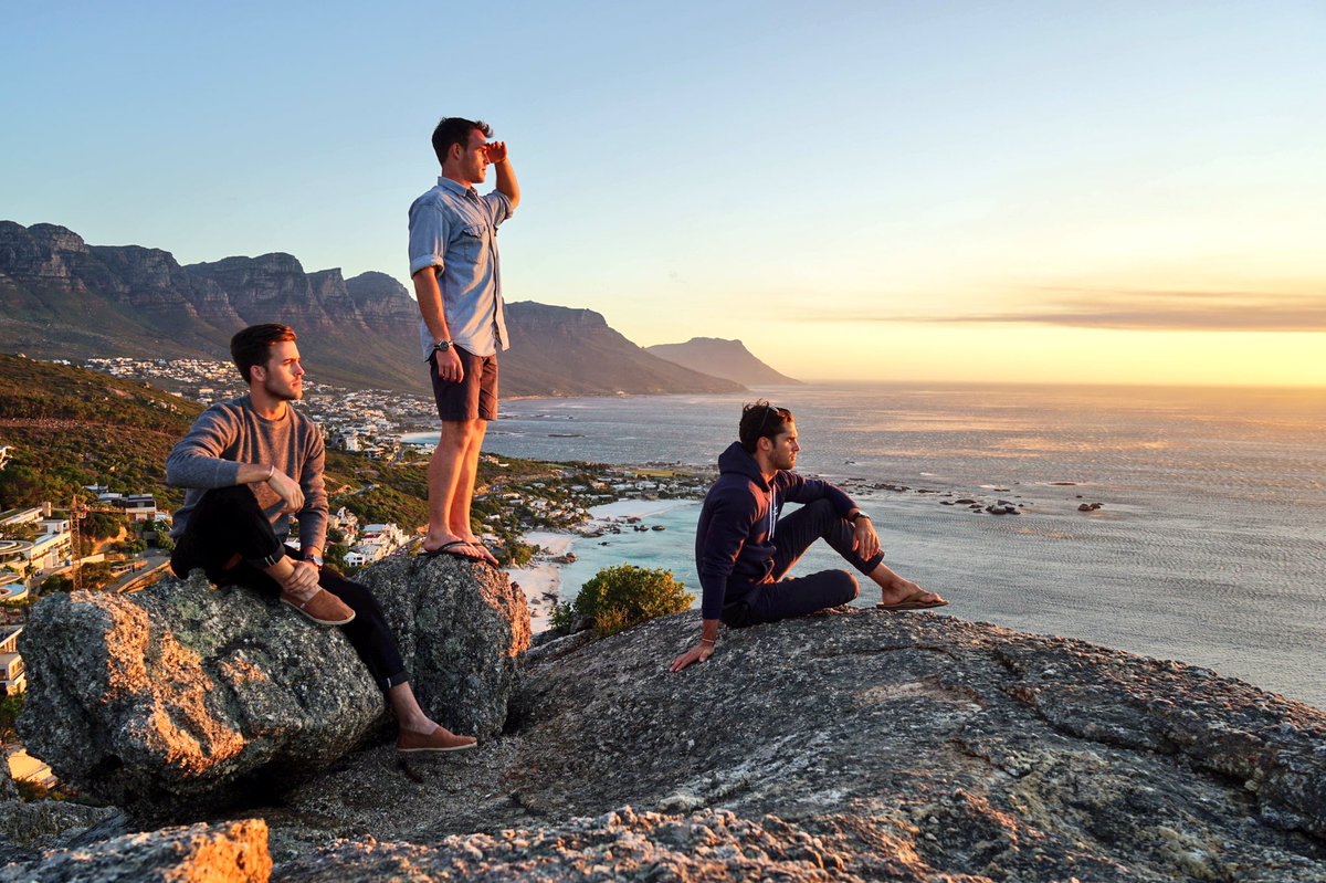 RossOCJennings's tweet photo. Sunset and the Seven Sisters. Happy Easter you lot!! π£π£π£ #EasterSunday #sunset #CampsBay #BagpipeCT https://t.co/2QkHKSKpNM