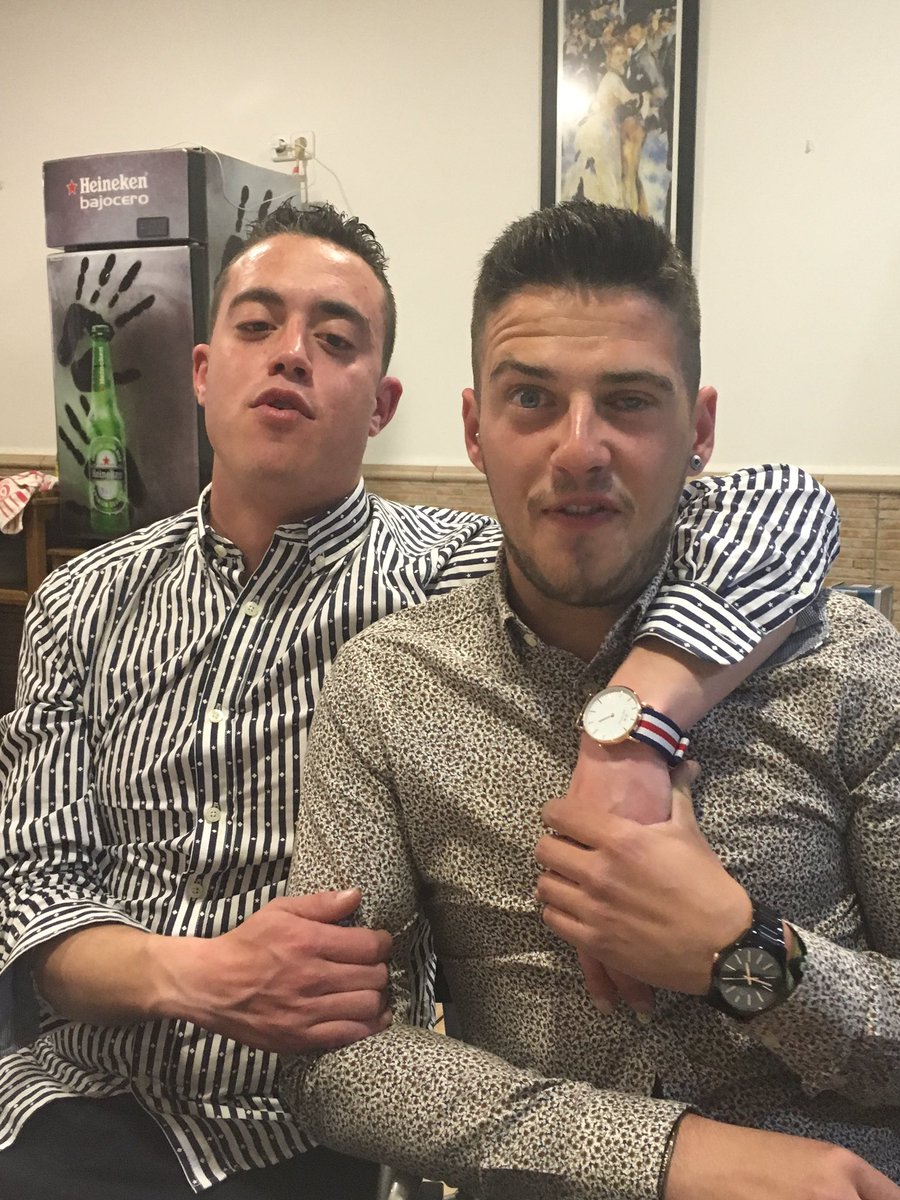LuisDeBullas's tweet photo. Que tajo de borrachos... #DomingoDeResureccion #Party #Friends #Yeah https://t.co/NcA0FjXKlE