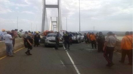 Hallaron cadáver de niño que cayó del puente Orinoquia bitly.com/1RDDkNh
