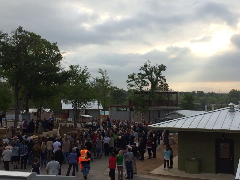 thomasaitchison's tweet photo. Beautiful morning 4 Easter sunrise service w/ @mobileloaves at Community First! Village. #EasterGoodness #HeIsRisen https://t.co/JcreUhxqux