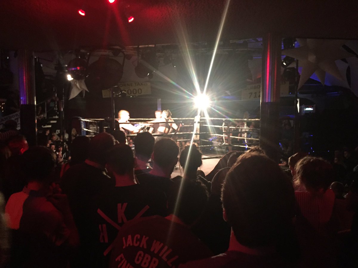 TouchglovesGym's tweet photo. It's all happening #muaythai https://t.co/ZEJdrnuXLV