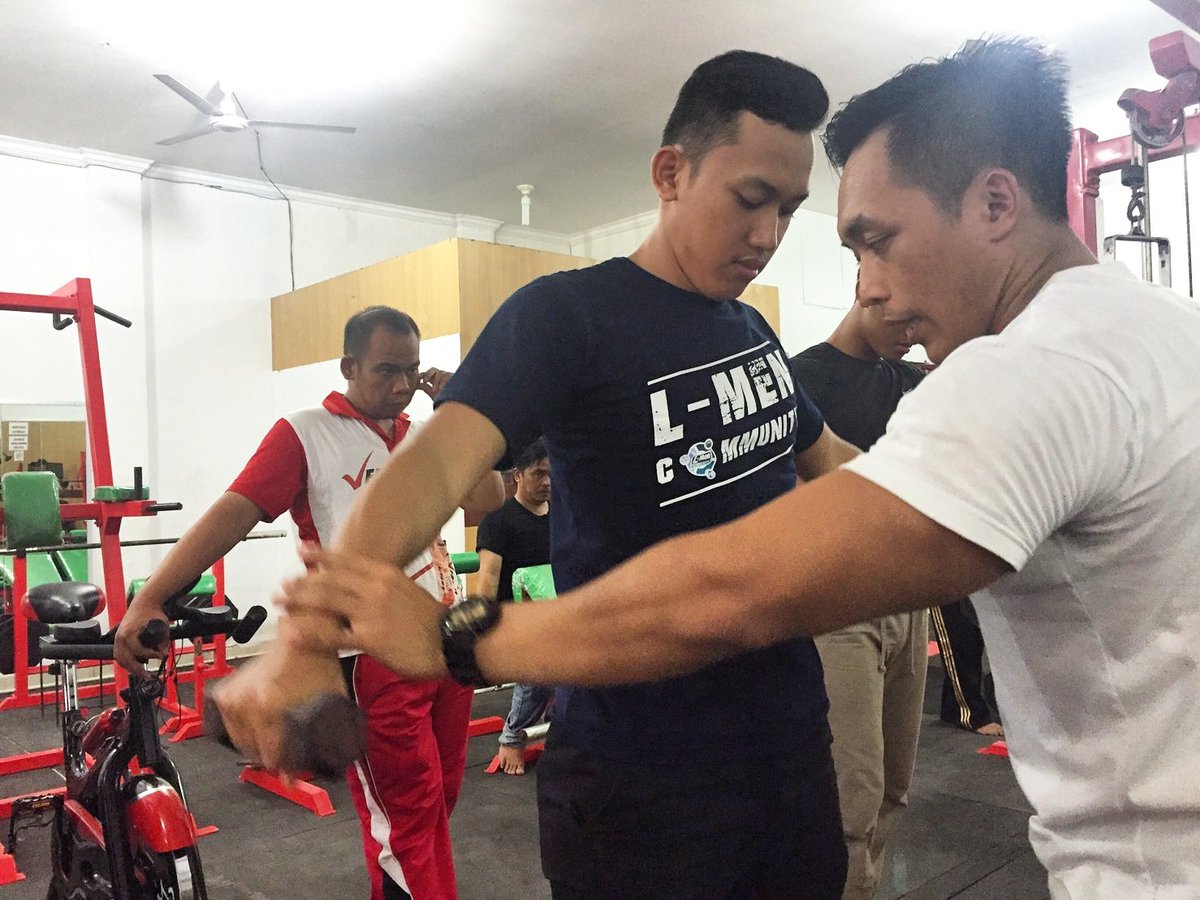 LMenMDN's tweet photo. Coaching clinic gym jg dilakukan sehabis seminar, jgn lupa follow ig kita di @lmenmdn https://t.co/sPrbRrF1Fy