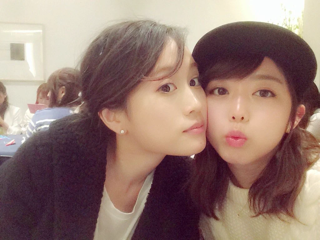 前田敦子と峯岸みなみが濃厚キス？！衝撃的な写真♥♥