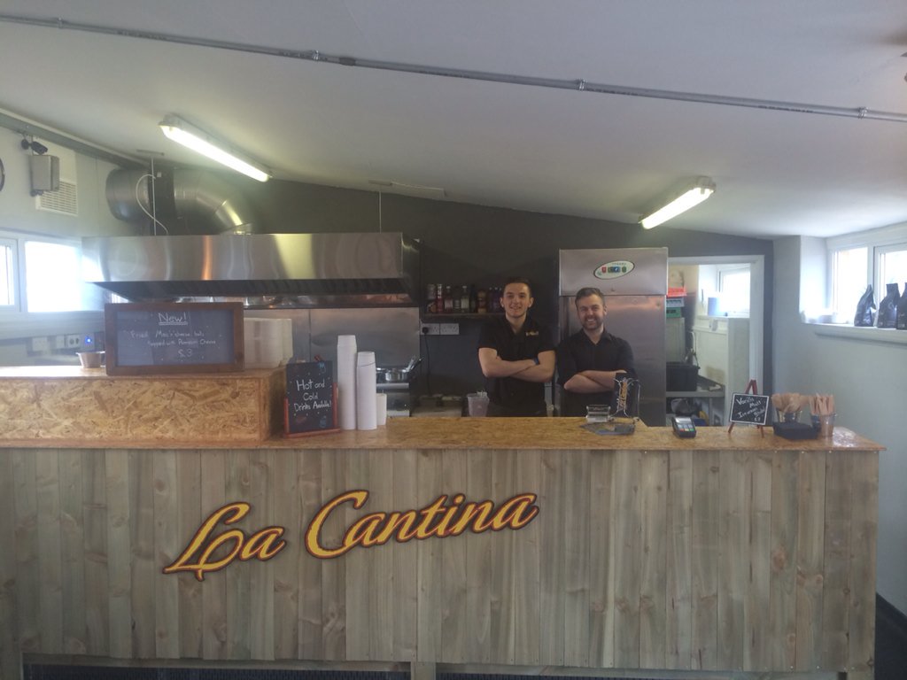 bfkdevon's tweet image. Open tonight until 8pm. Come &amp;amp; see our 'friendly' staff #Dawlish #dawlishwarren #burgers #fresh #local #takeaway