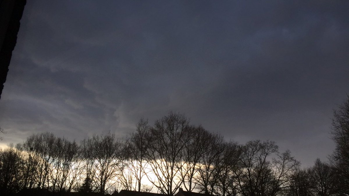Buitje boven Eemnes (Utrecht) @Ward_Weerman  <a href="/WinterExpert/">MetRyanJ/Europe</a> <a href="/MeteoGroupWeer/">meteogroupweer</a> @dnnsdebruin <a href="/BuienRadarNL/">Buienradar</a> <a href="/NoodweerBe/">NoodweerBe</a>