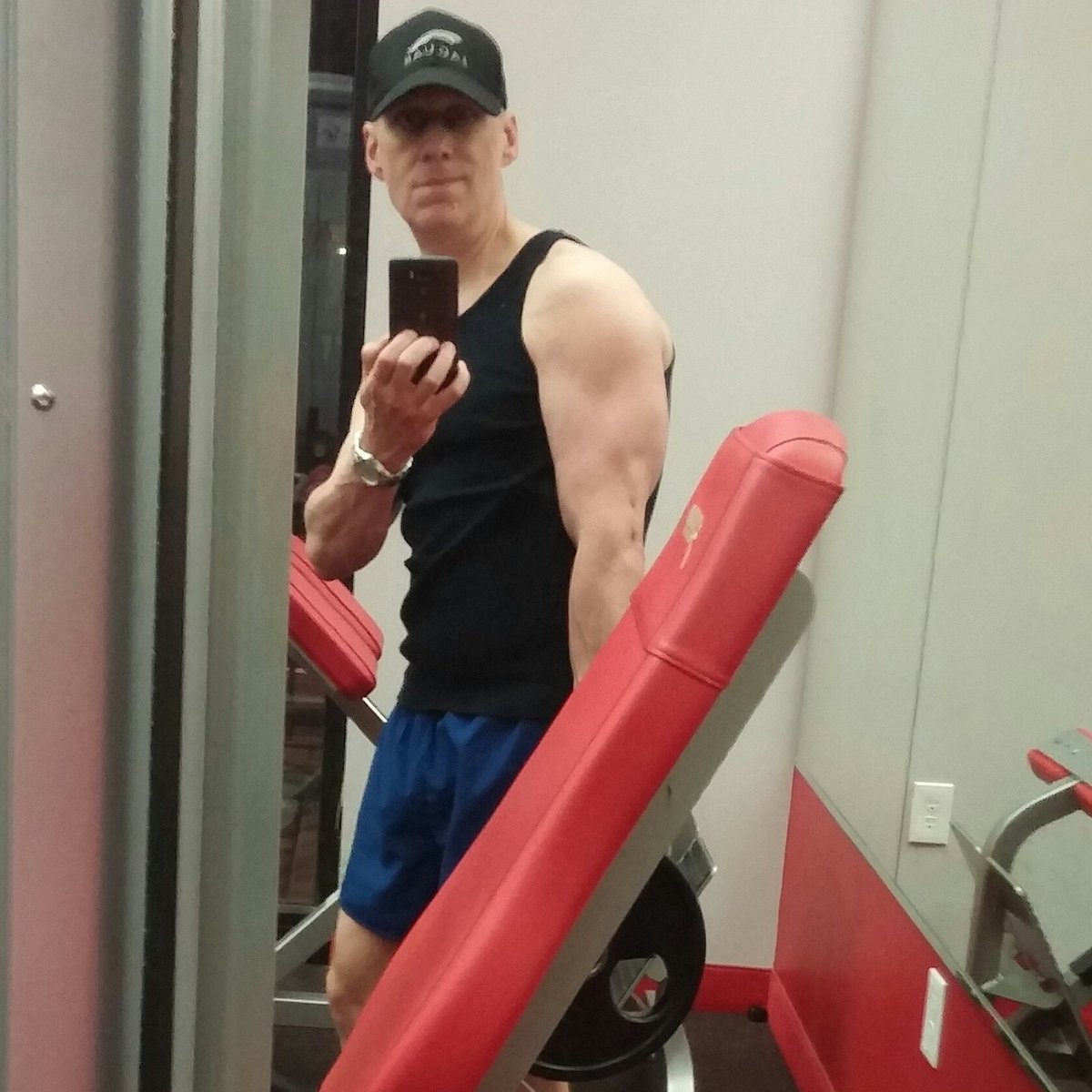 Early morning gym workout.  Quick selfie for all my friends who enjoy the "gun" show.  😉