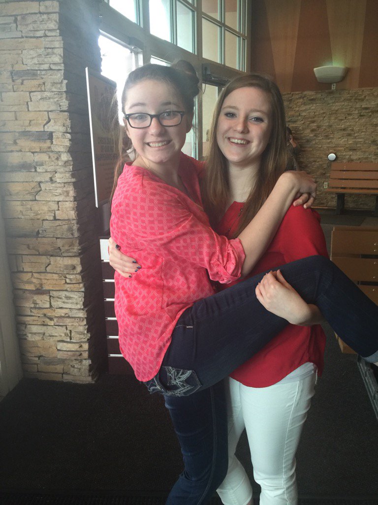 Kris51999764's tweet photo. They love each other. Sometimes. #easterbonding https://t.co/rHiCCgGGFb