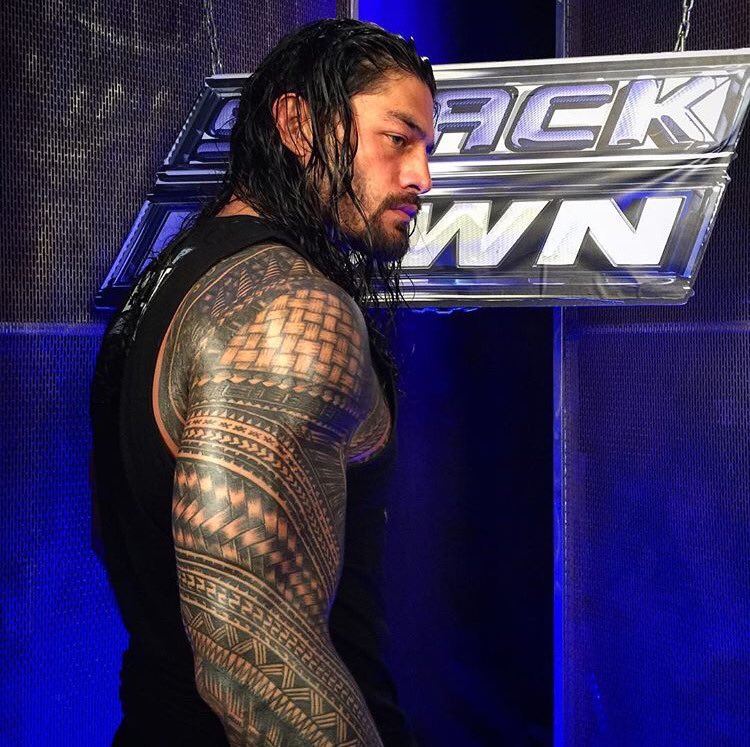 HandyRed's tweet photo. 👑Roman Reigns👑
Are you kidding me... Roman is 
@WWE   He's not going anywhere!
Only a #Fool would let him go!! https://t.co/PN9Z6dy2LC