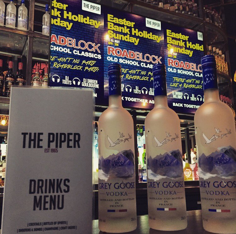 The stage is set for ROADBLOCK @thepiperhull 
<a href="/DJDAZWILLIAMS27/">DJ Darren Williams 🇬🇧|🇿🇦</a> 
<a href="/DJToots2Len/">DJToots2len</a> 
<a href="/dg_hull/">Darren Goulbourne</a> ready to smash tonight!