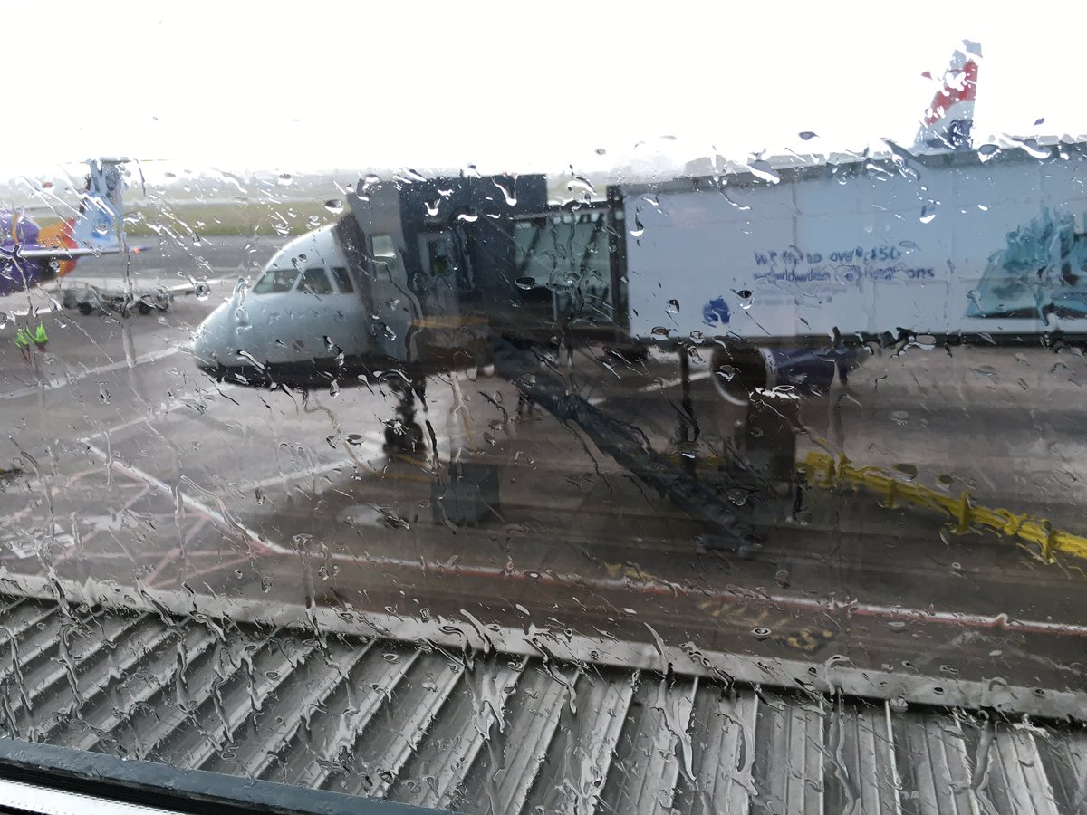 BestBitsWorld's tweet image. Loving the @British_Airways lounge @BELFASTCITY_AIR. Could move in! #luxury #dry #rainingoutside