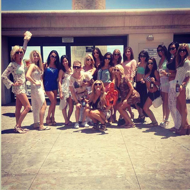 ChrisWare02's tweet image. friendddddds