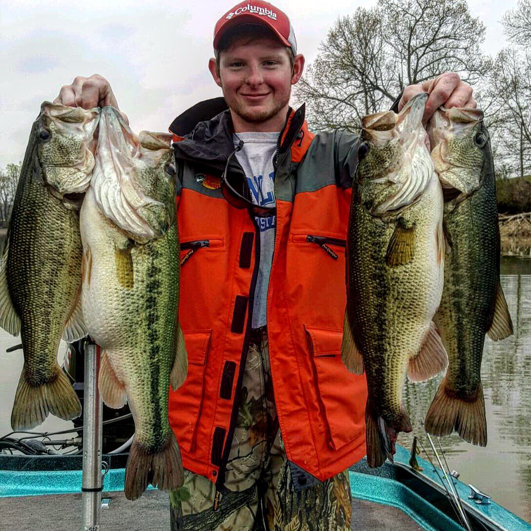 WallisDevin's tweet photo. Easter action coming at ya from dad and I! @Bru5hH0g @BASS_nation #bass #fishing #easter https://t.co/FLROUl9yJX