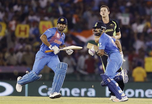 ABPNews's tweet photo. #IndvsAus: @imVkohli guides India to semi-finals
#WT20 
https://t.co/OXtH1Vxfkg https://t.co/01khxfnovi
