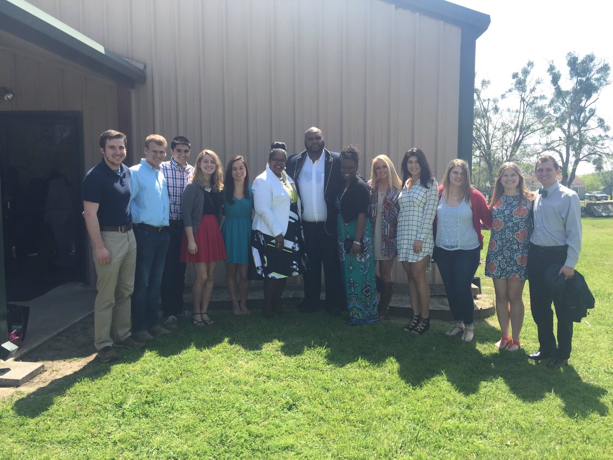 MAB_Dallas2's tweet photo. Blessed with the best on this Easter Sunday! The pastor gave the Tigers a shoutout #MIZ 🎉🐯 https://t.co/F8CCQqN3ij