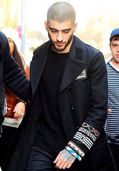 HausOfBitchs's tweet photo. Zayn should have attended Gaga's party wearing this outfit ( If he has been invited idk) https://t.co/bksUIjPe3Y