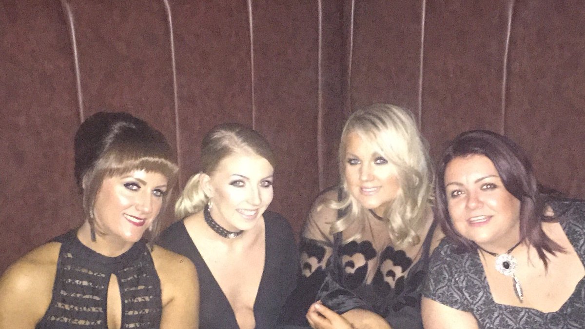 amybut7erx's tweet photo. @Katieroberts89 @syrahjane #thankyou#fab#night#bestfriends https://t.co/uo9SJi0ATl