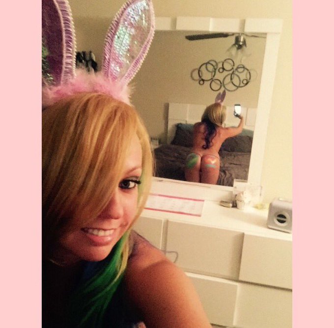 Happy Easter! Can you spot the Easter eggs? 😜🐣🌷💚 https://t.co/3wXbkb3GEt<a href="/tag/manyvids"class="tags"><span>#manyvids</span></a><a href="/tag/mvsales"class="tags"><span>#mvsales</span></a>