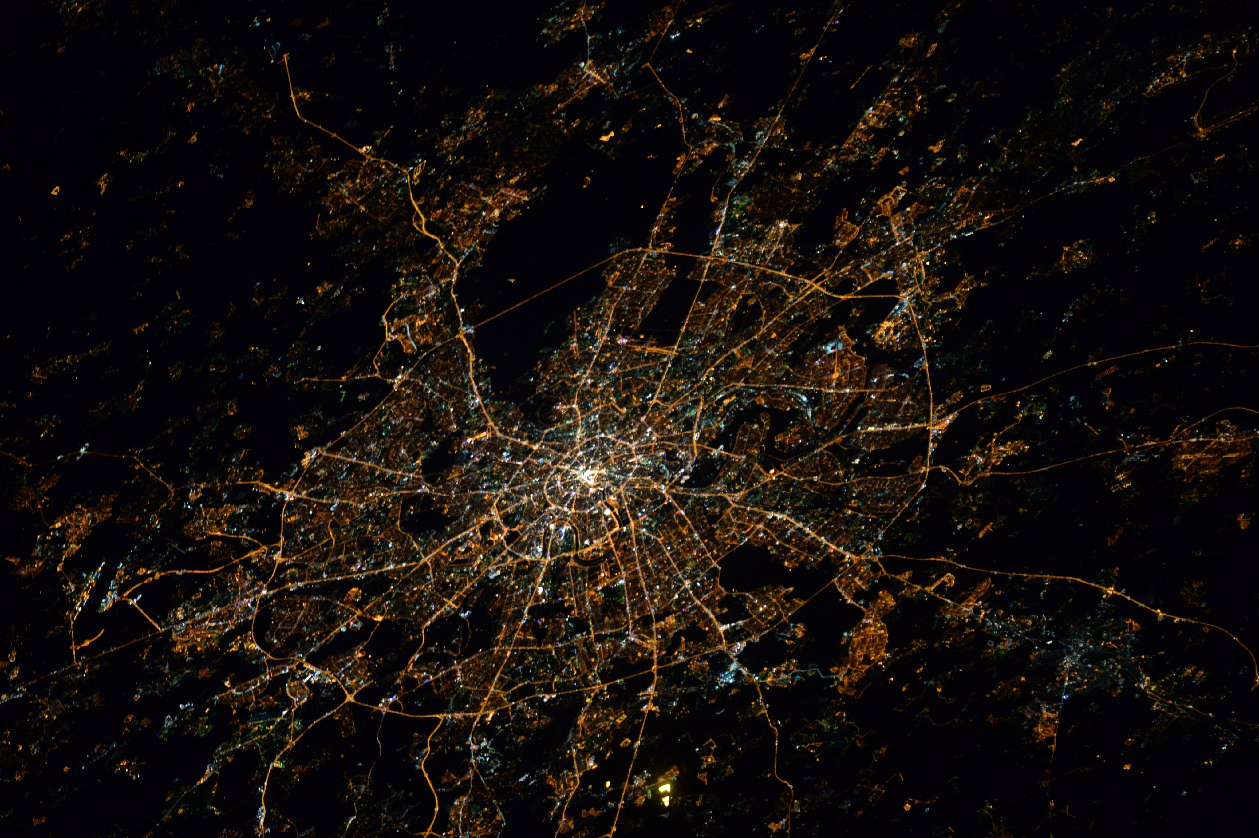 Ночной город из космоса