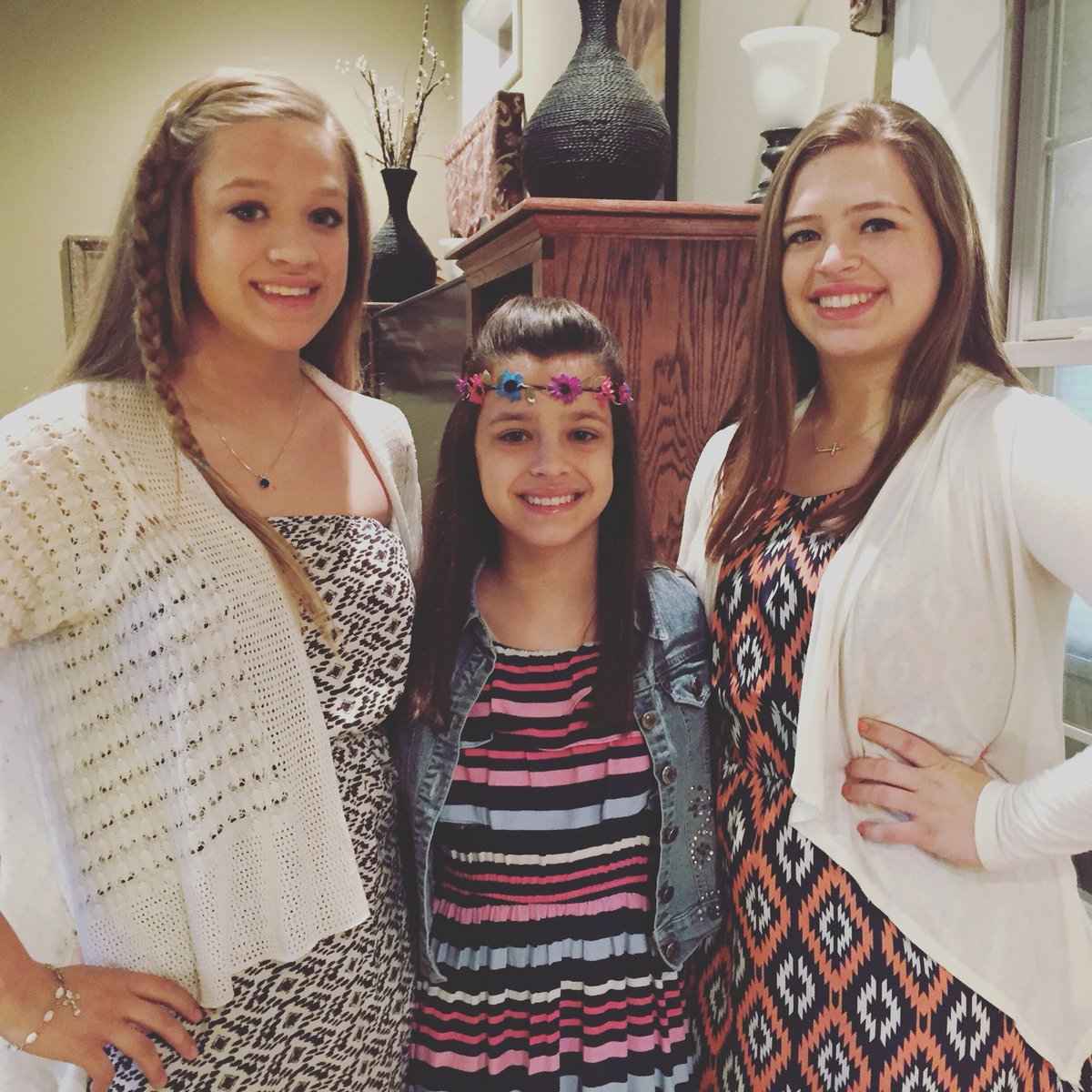 Rejeanna3girls's tweet photo. My three lovelies on Easter morning. He is Risen indeed ππ»βͺοΈ #EasterSunday2016 https://t.co/AVxlCQCxnO