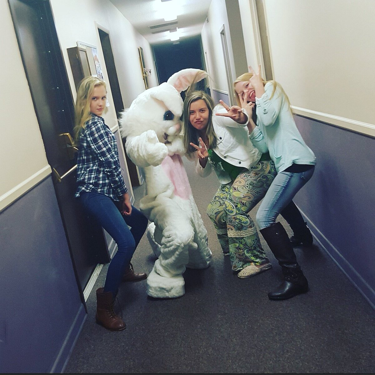 Alexys_Duncan's tweet photo. @ChannelOneNews #easter #featureme #news #celebrate https://t.co/Ej2inGP6Tg